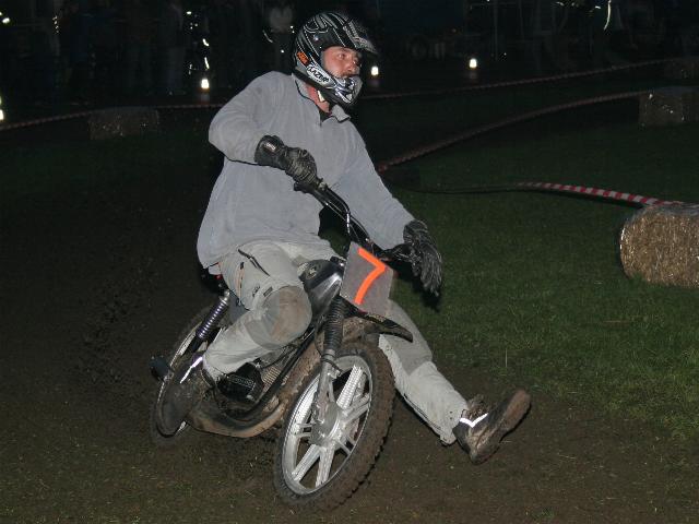 013.JPG (42172 Byte)